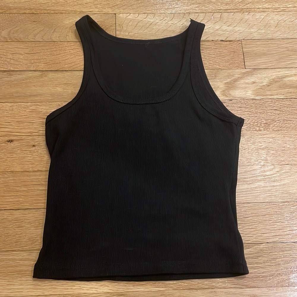 black tank top cropped
